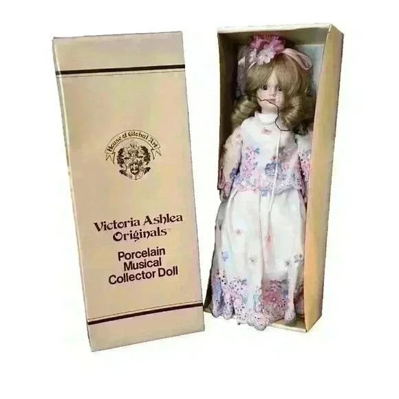 Victoria Ashlea Originals® Porcelain Musical Doll 1986 ©HOUSE OF GLOBEL ARTS - Picture 1 of 12